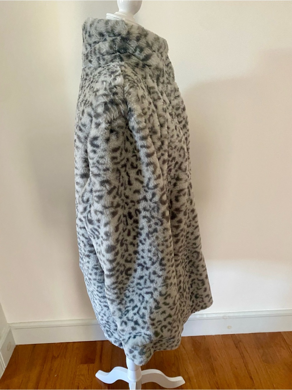 Kenneth Cole NWT Snow Leopard Faux Fur Coat Gray XL - Picture 4 of 16